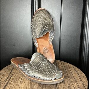 Espiritu Men’s huarache mules sz 8 grayish black, authentic leather.